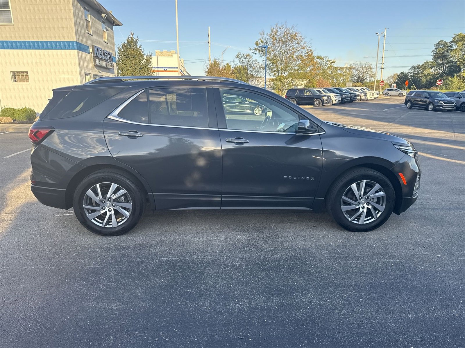 2022 Chevrolet Equinox Premier photo 2