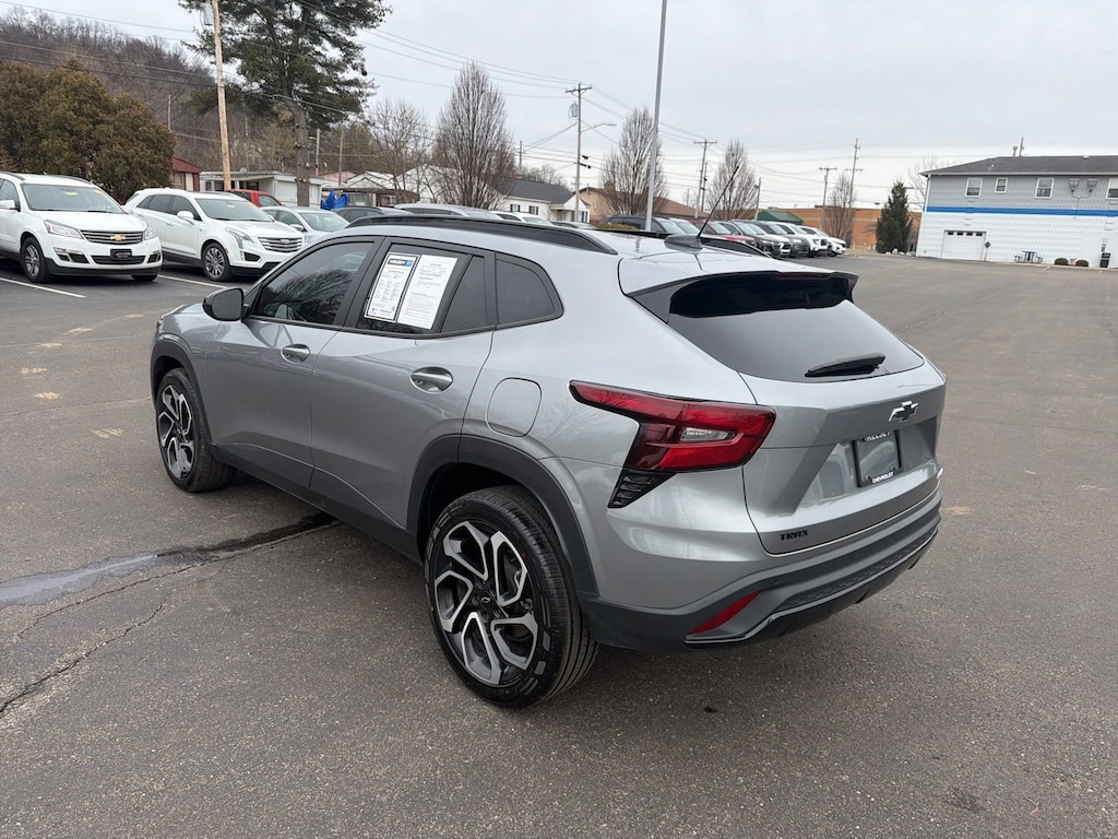 Used 2025 Chevrolet Trax 2RS SUV