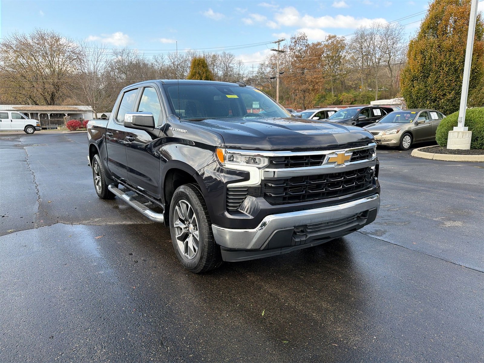 2022 Chevrolet Silverado 1500 LT photo 2