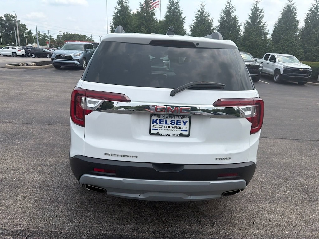 Used 2023 GMC Acadia SLT SUV