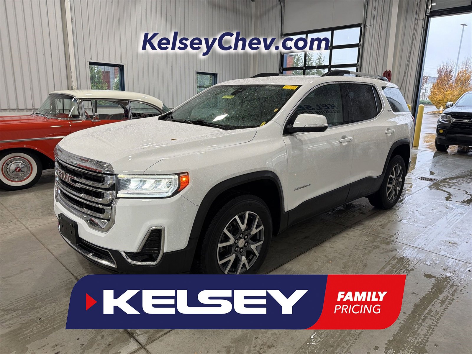 2023 GMC Acadia SLT's photo