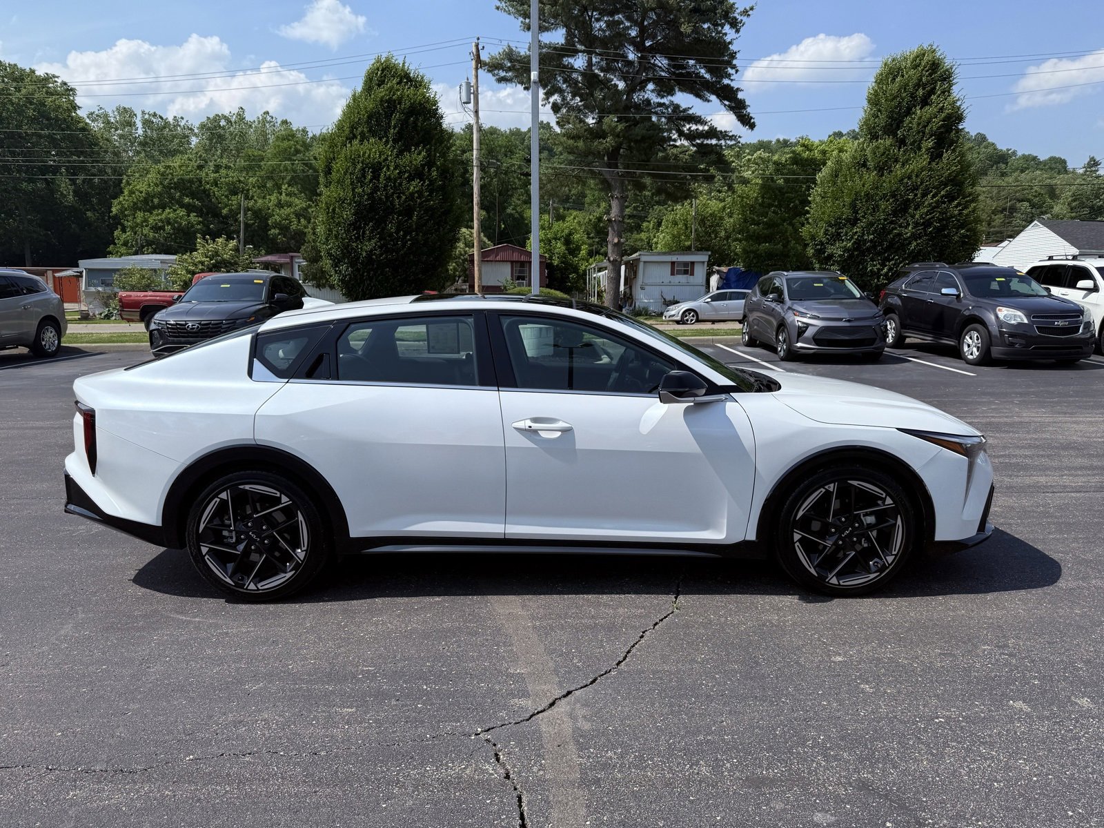 2025 Kia K4 GT-Line photo 4