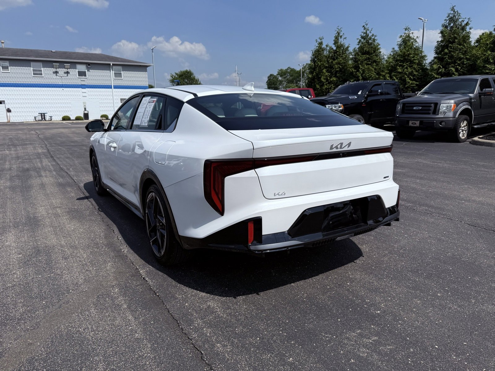 2025 Kia K4 GT-Line photo 3