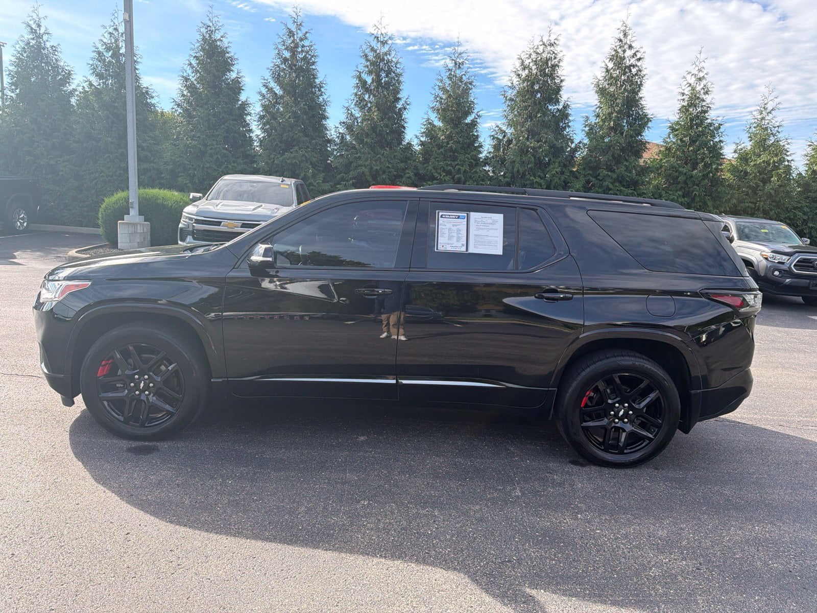 Used 2019 Chevrolet Traverse Premier with VIN 1GNEVKKW9KJ230158 for sale in Greendale, IN