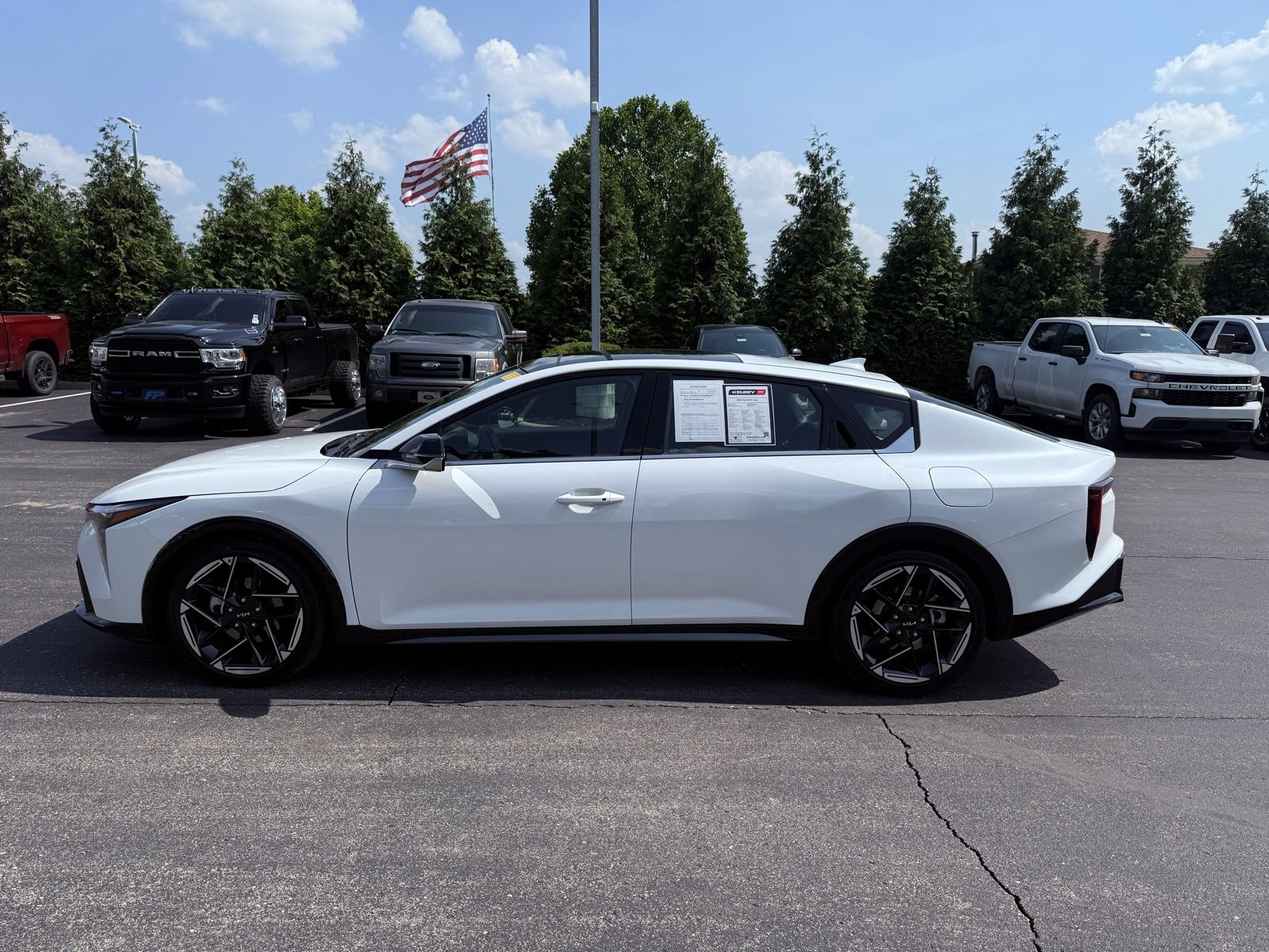 2025 Kia K4 GT-Line photo 2