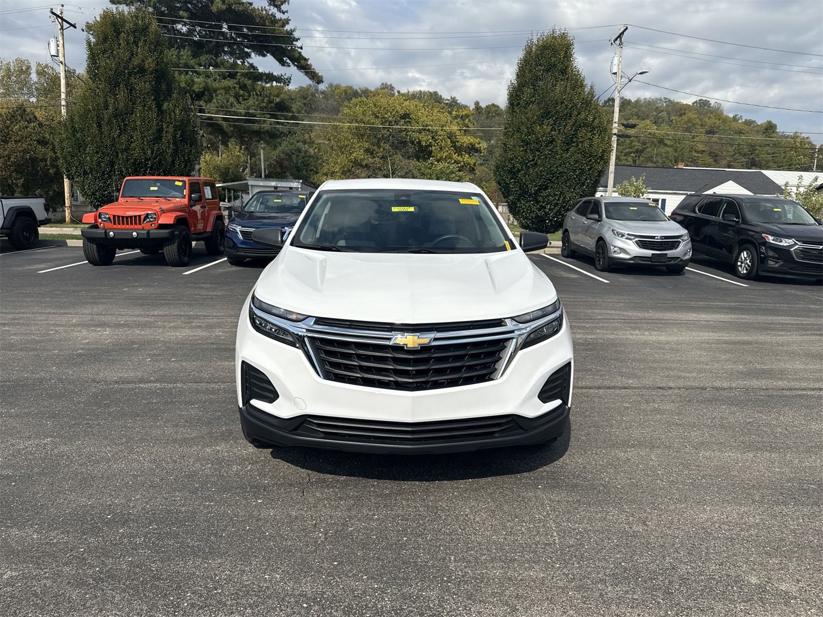 2022 Chevrolet Equinox LS photo 3