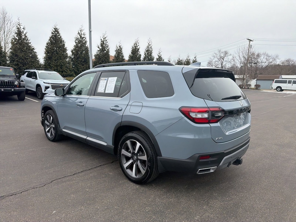 Used 2025 Honda Pilot Touring SUV