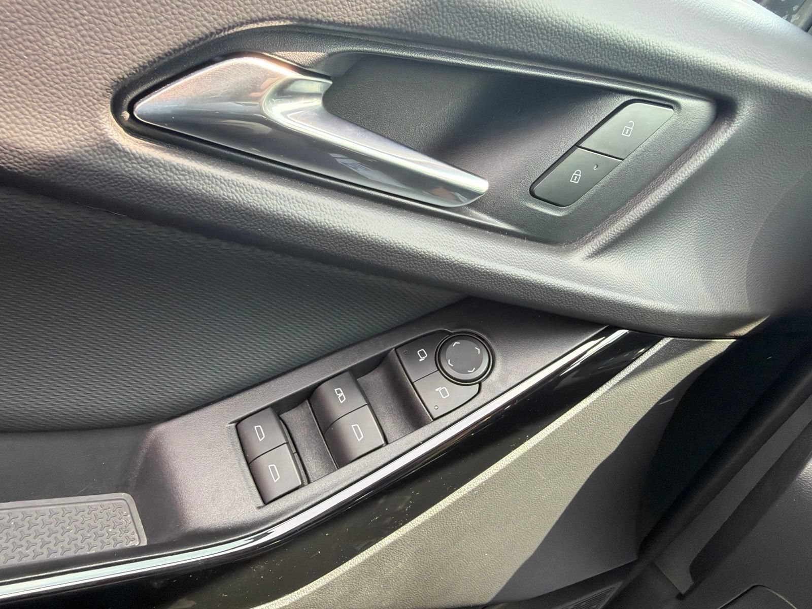 2026 Chevrolet Equinox LT - Photo 21