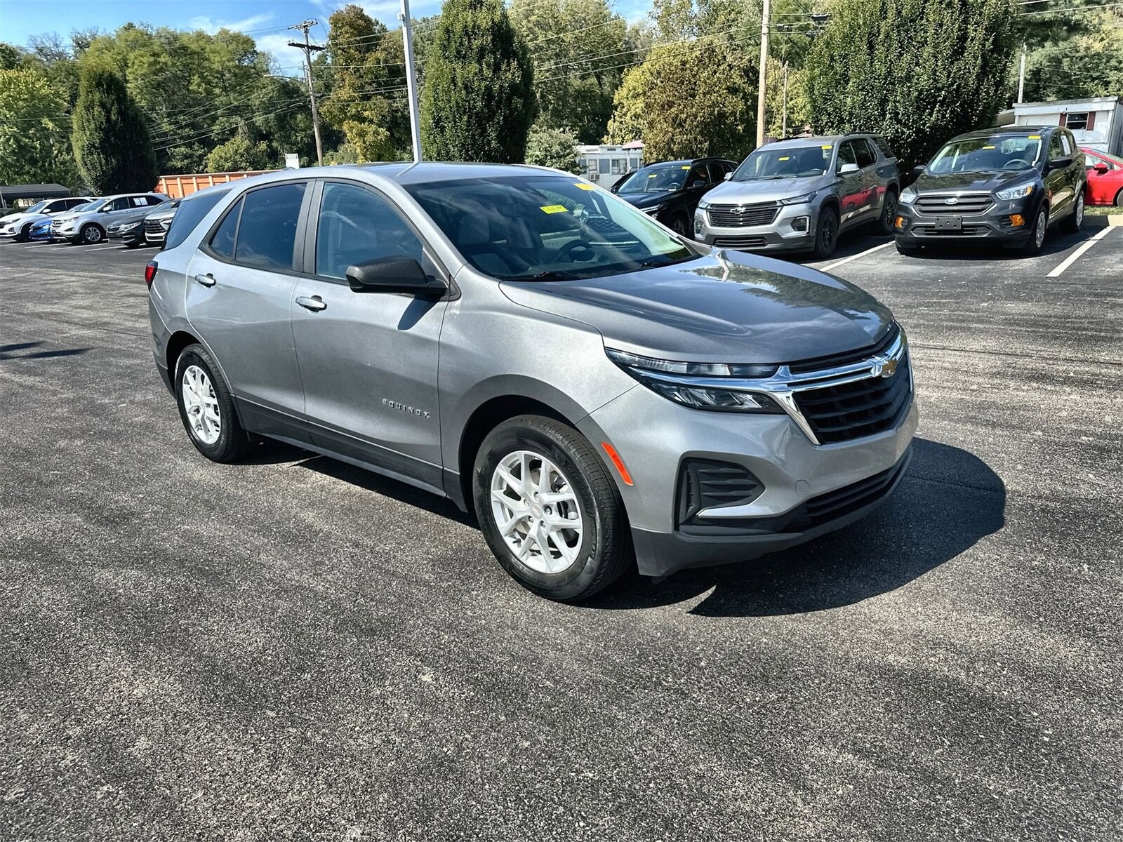 2023 Chevrolet Equinox LS photo 2