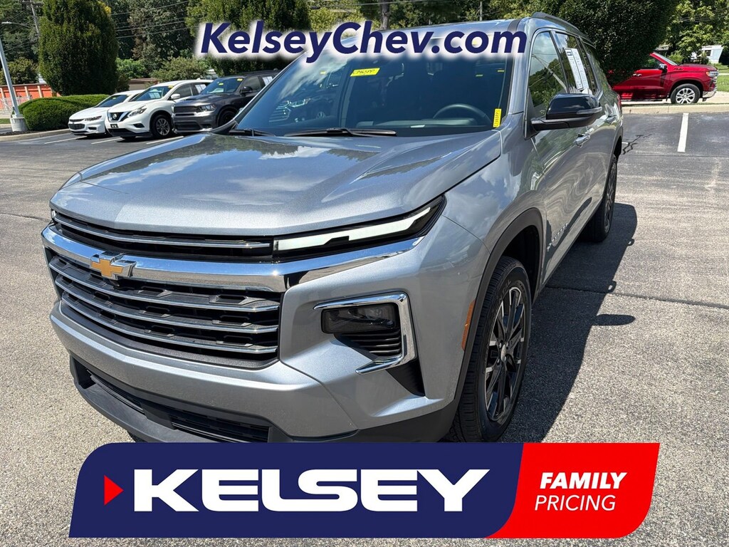 Used 2025 Chevrolet Traverse LT SUV