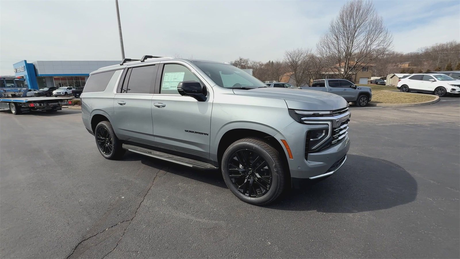 2025 Chevrolet Suburban Premier photo 2