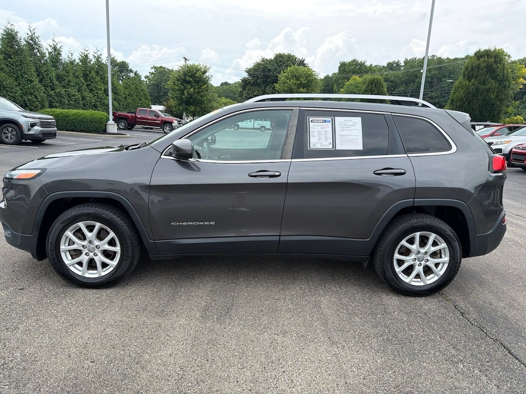 Used 2017 Jeep Cherokee Latitude SUV