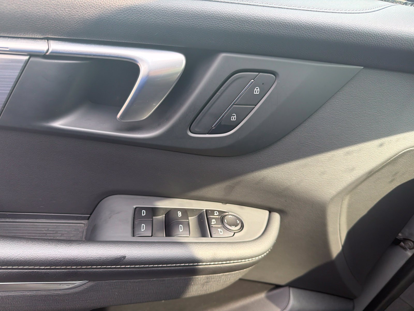 2025 Buick Enclave Preferred - Photo 17