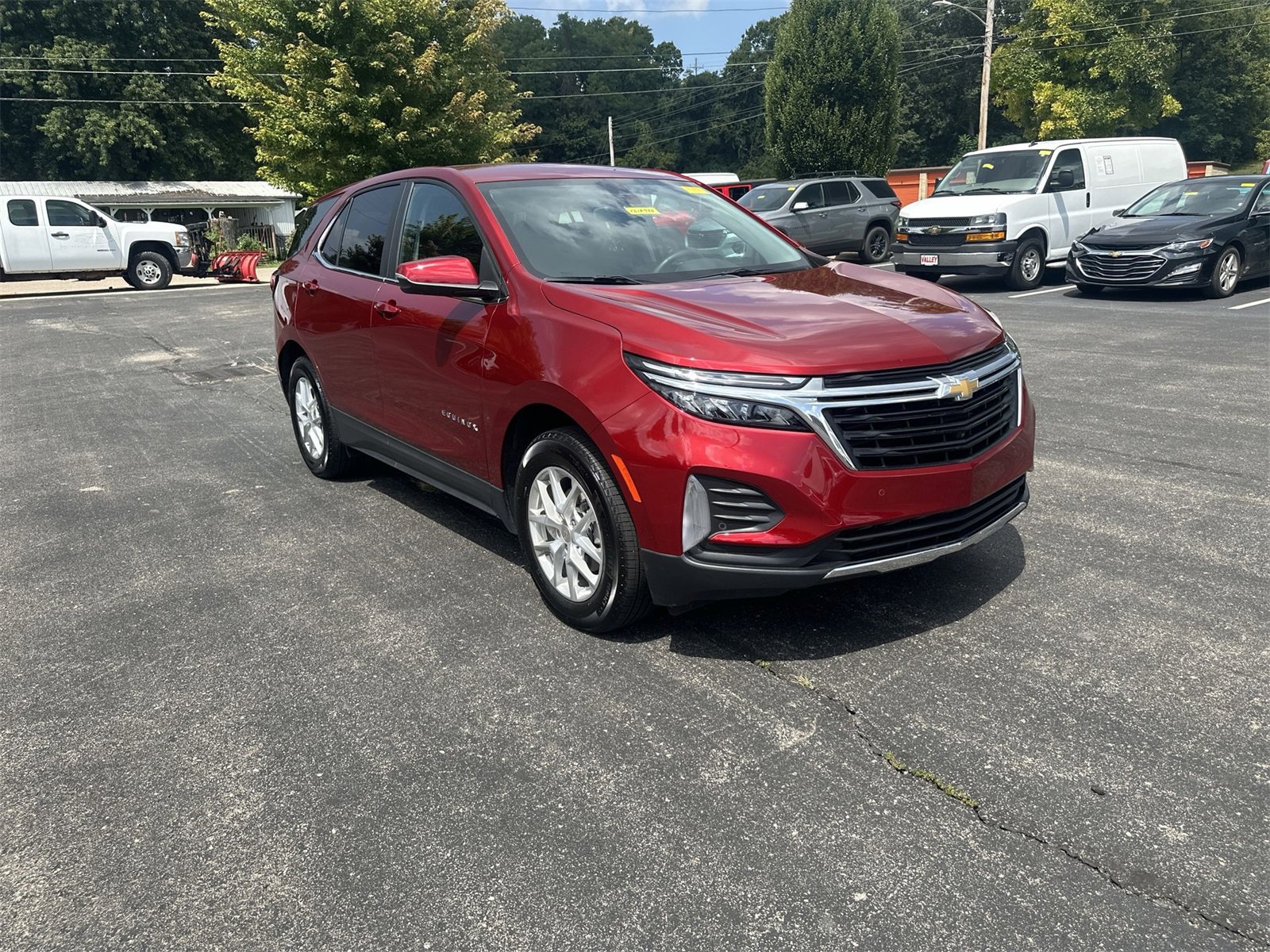 2024 Chevrolet Equinox LT photo 2