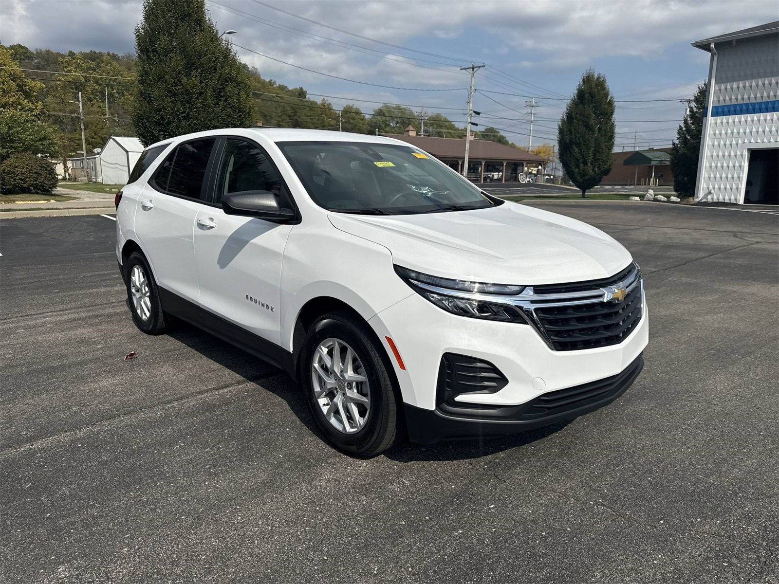 2022 Chevrolet Equinox LS photo 2