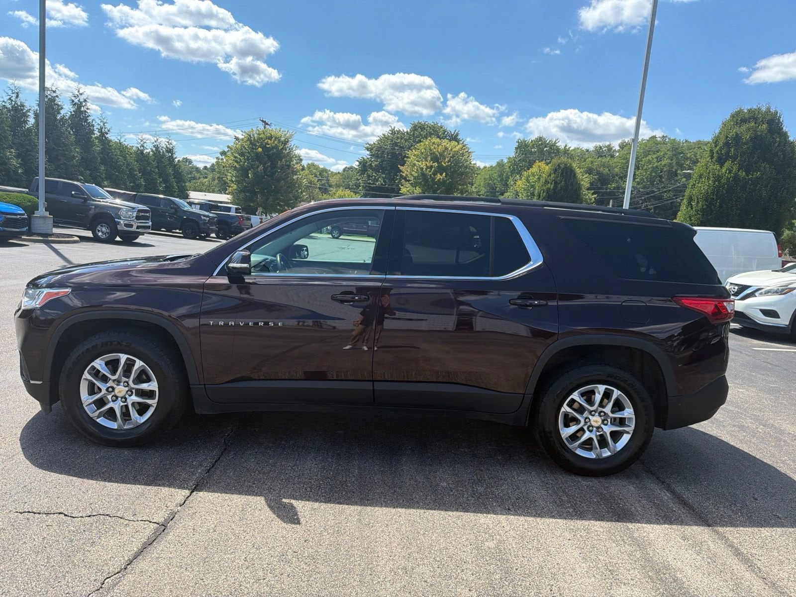Used 2020 Chevrolet Traverse 1LT with VIN 1GNEVGKW1LJ113818 for sale in Greendale, IN