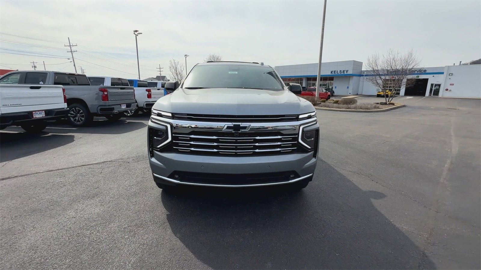 2025 Chevrolet Suburban Premier photo 3