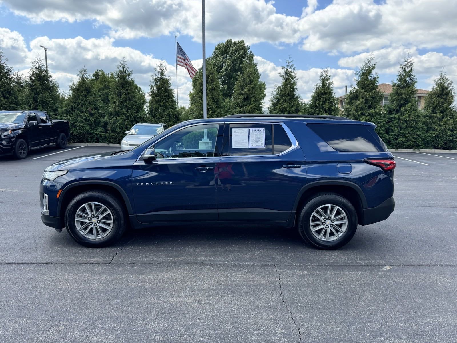 Used 2022 Chevrolet Traverse 3LT with VIN 1GNERHKW0NJ159928 for sale in Greendale, IN