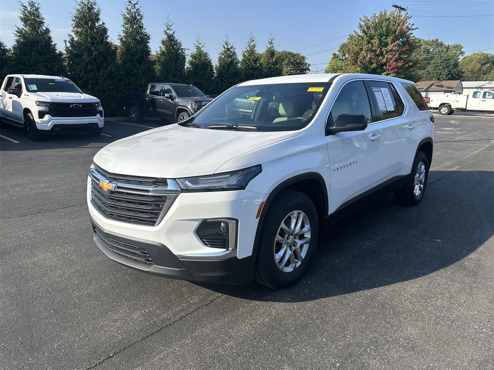2023 Chevrolet Traverse LS photo 3