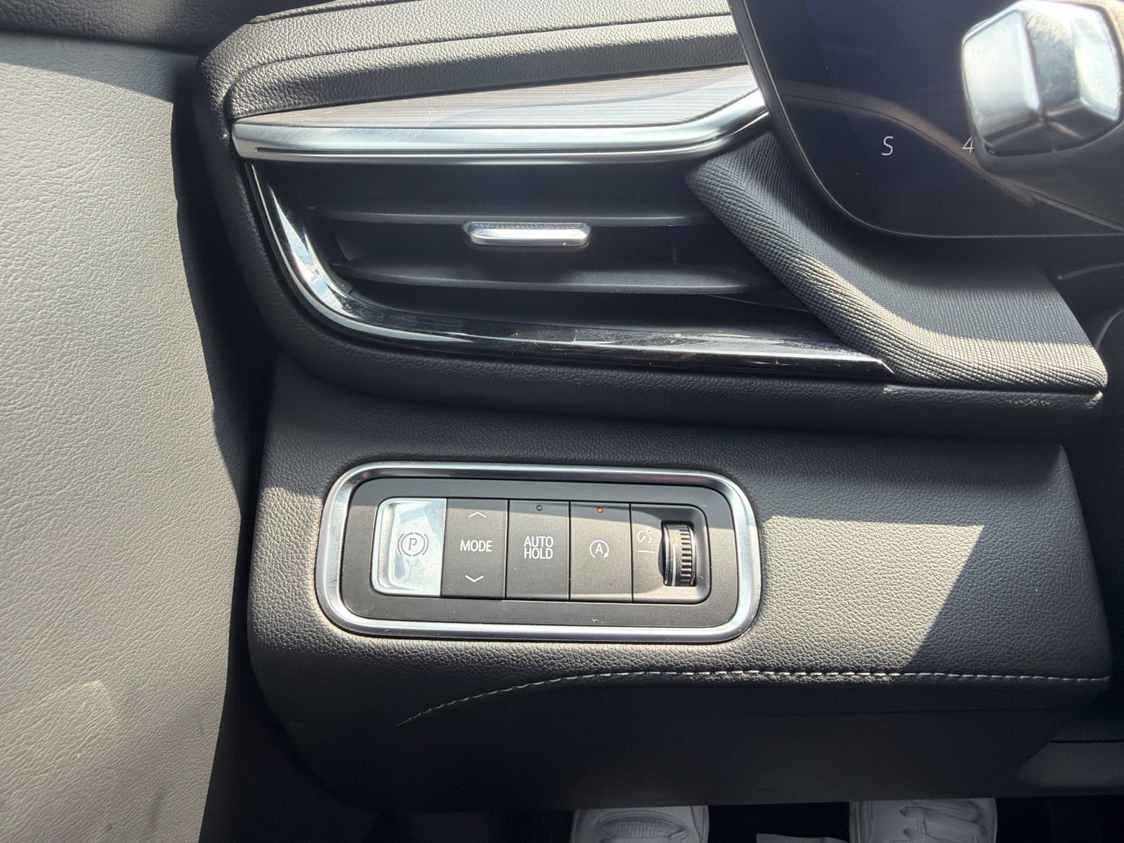 2025 Buick Enclave Preferred - Photo 13