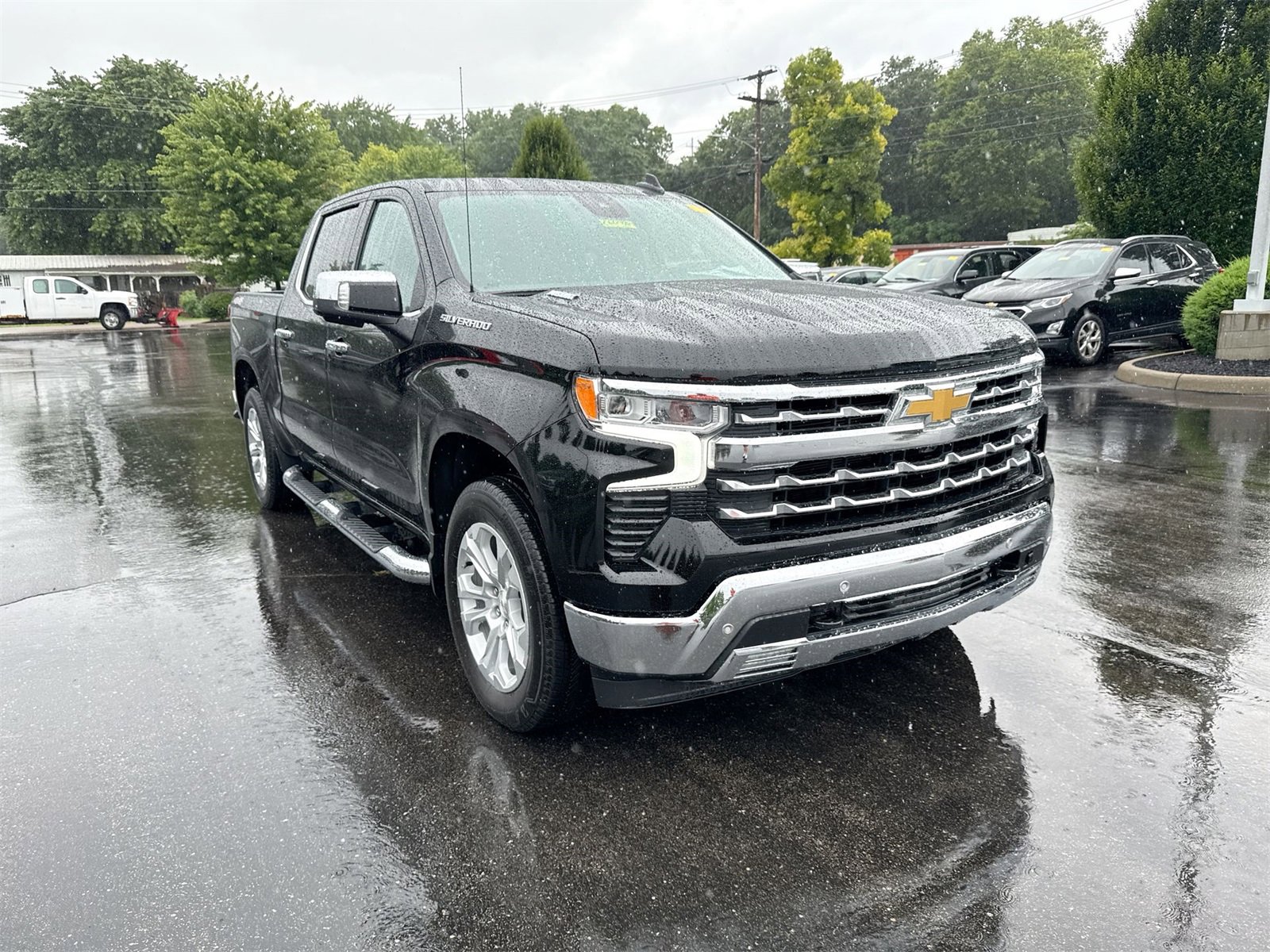 2023 Chevrolet Silverado 1500 LTZ photo 2