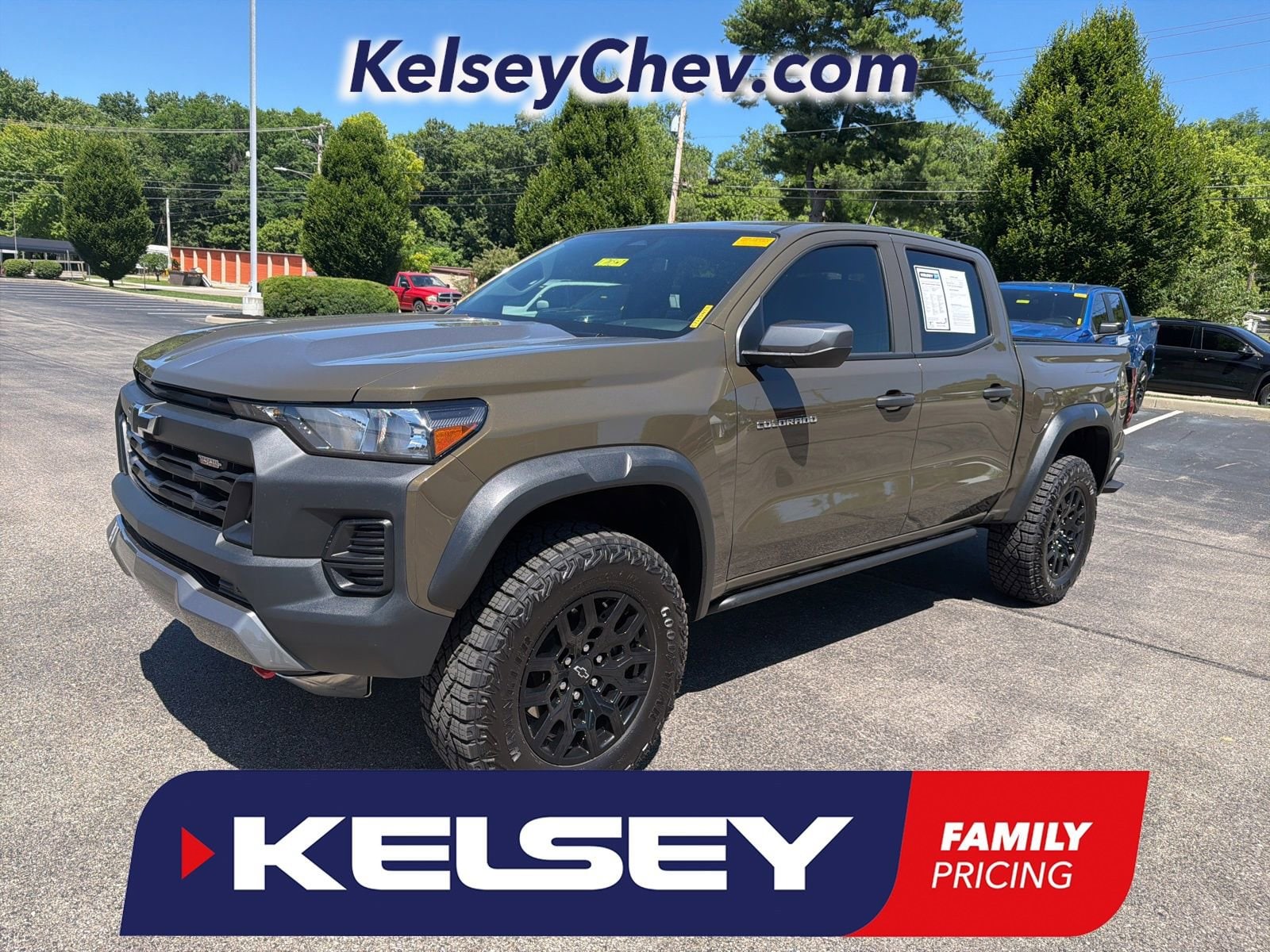2025 Chevrolet Colorado 4WD Trail Boss Crew Cab Short Box's photo