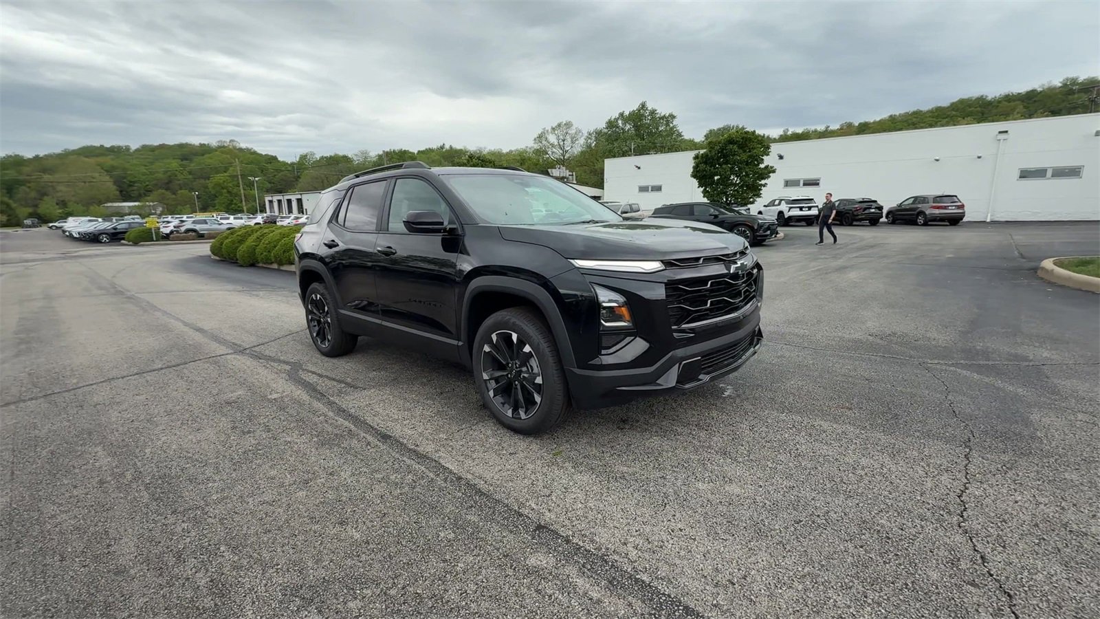 2025 Chevrolet Equinox RS photo 2