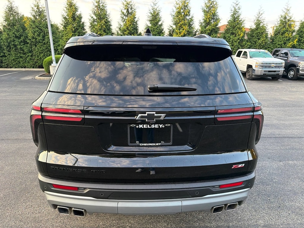 Used 2025 Chevrolet Traverse Z71 SUV