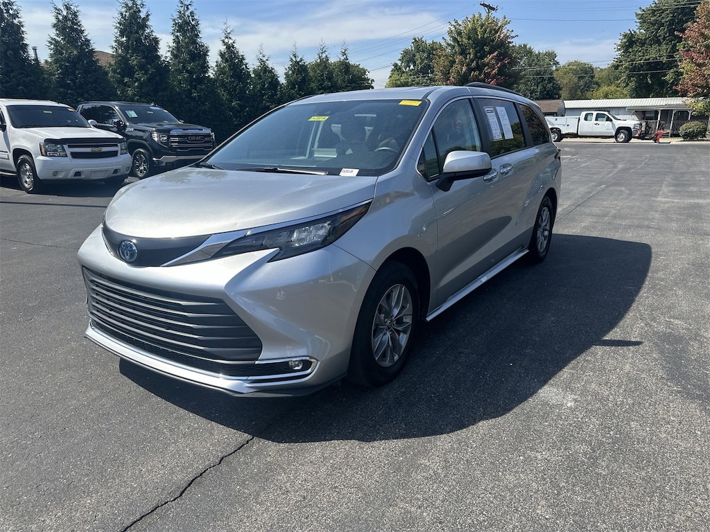 Used 2024 Toyota Sienna XLE Van Passenger Van