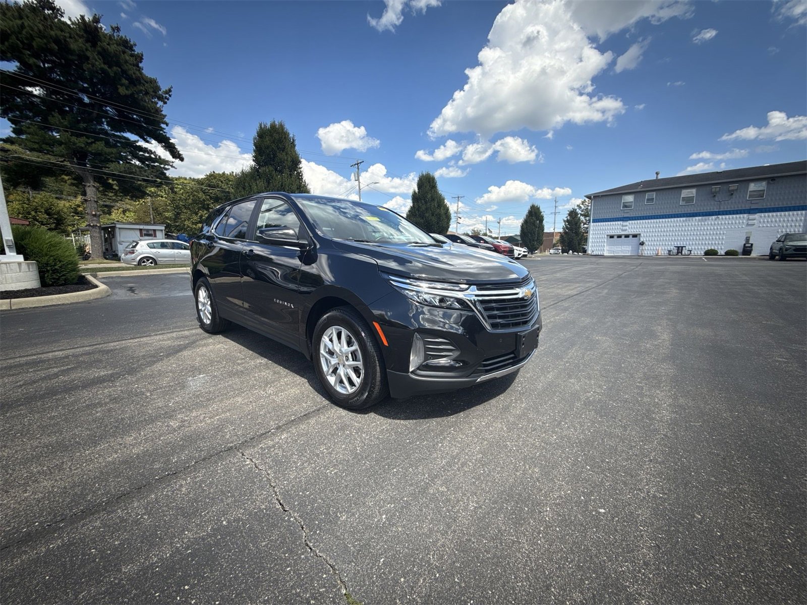 2022 Chevrolet Equinox LT photo 2