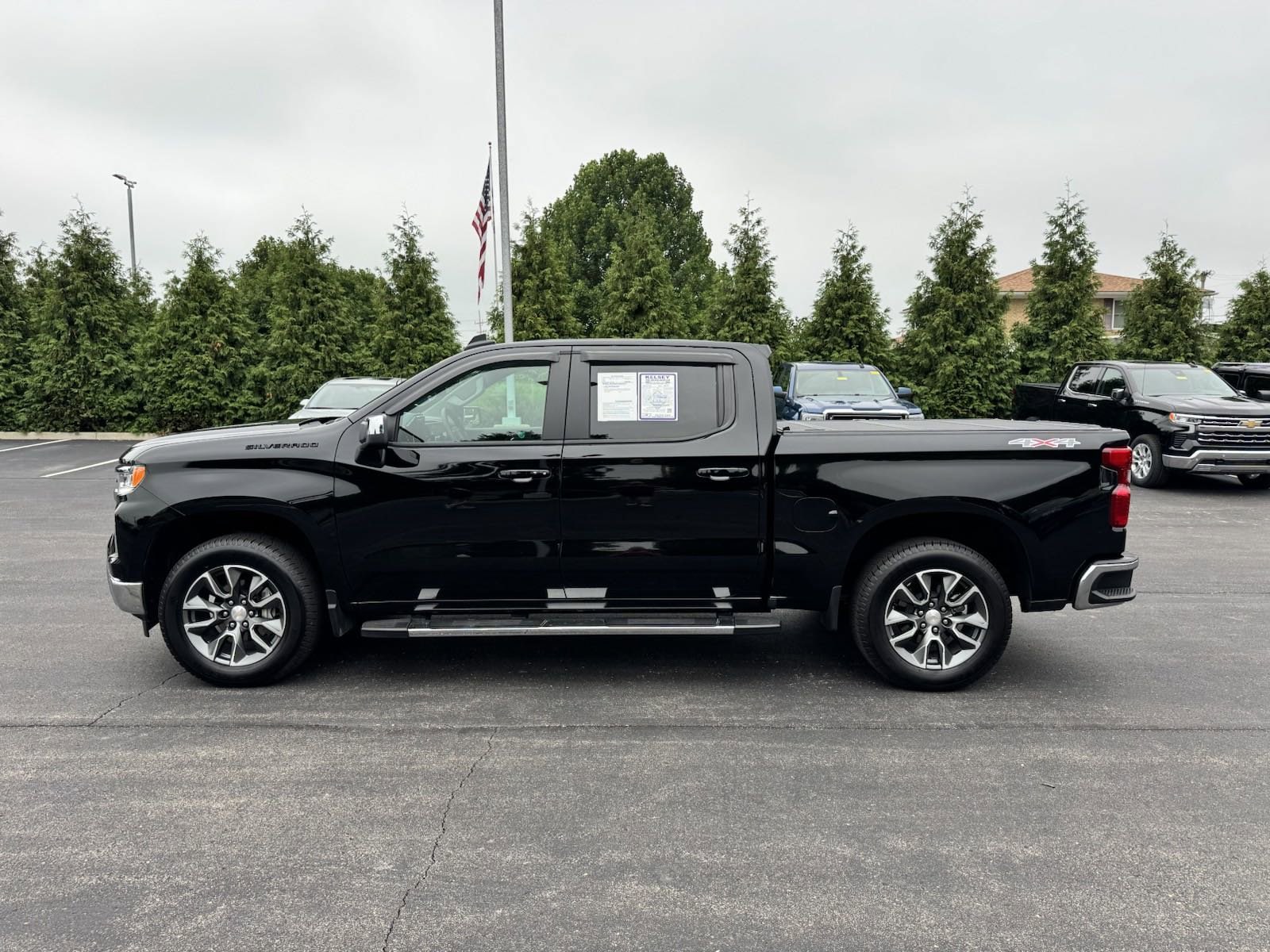 Used 2024 Chevrolet Silverado 1500 LT with VIN 1GCUDDED2RZ130119 for sale in Greendale, IN