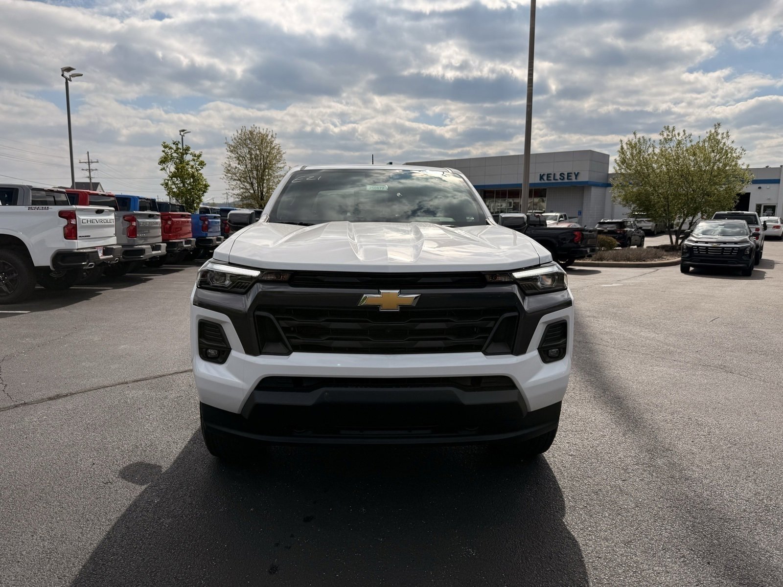 2025 Chevrolet Colorado Work Truck LT photo 2