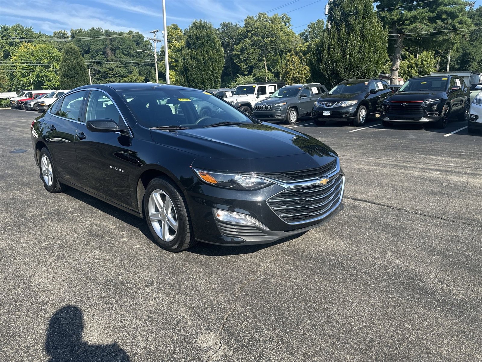 2024 Chevrolet Malibu 1LT photo 2