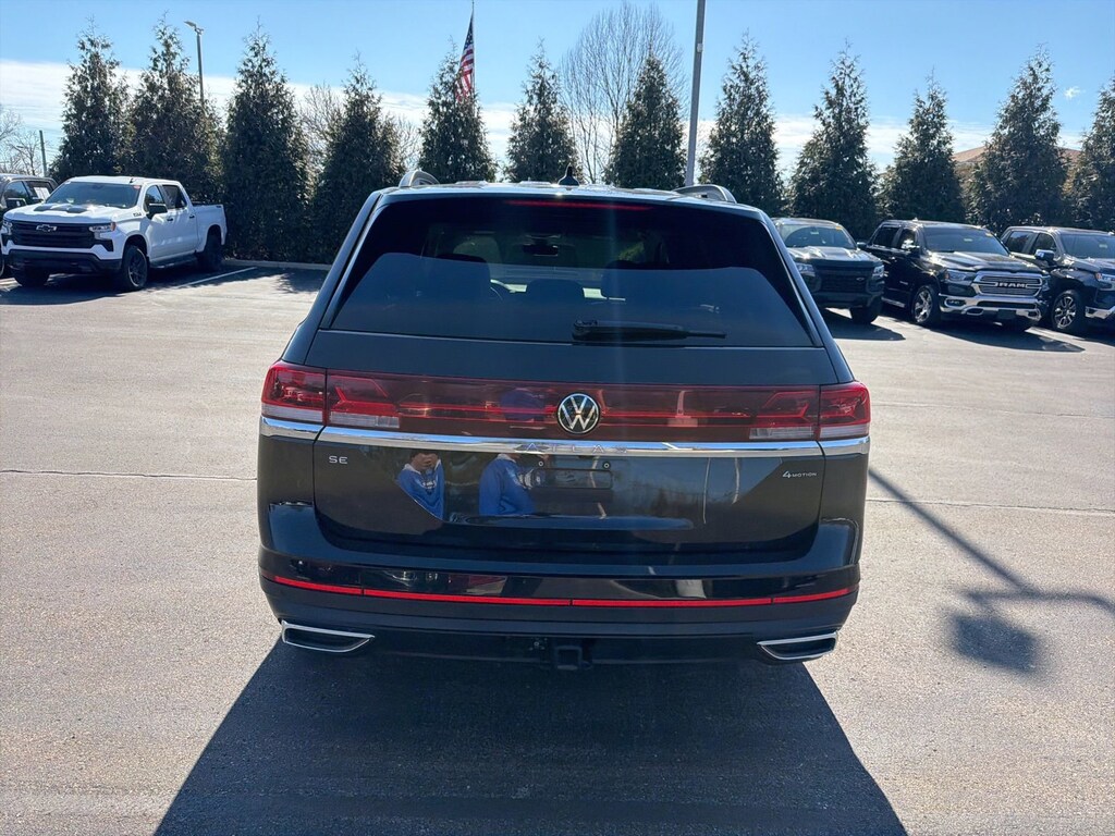 Used 2025 Volkswagen Atlas 2.0T SE w/Technology SUV