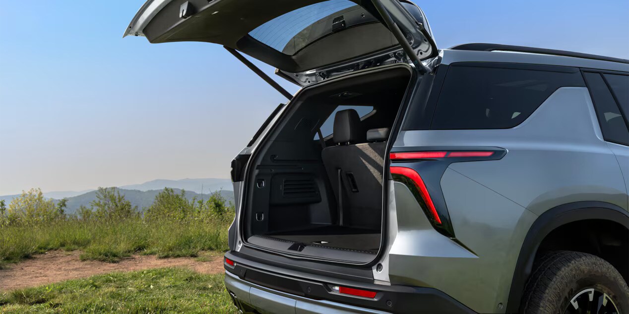 The back trunk open on a chevy traverse.