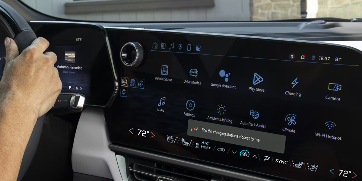 2027 Chevrolet Equinox EV 17.7-inch touchscreen and digital driver display