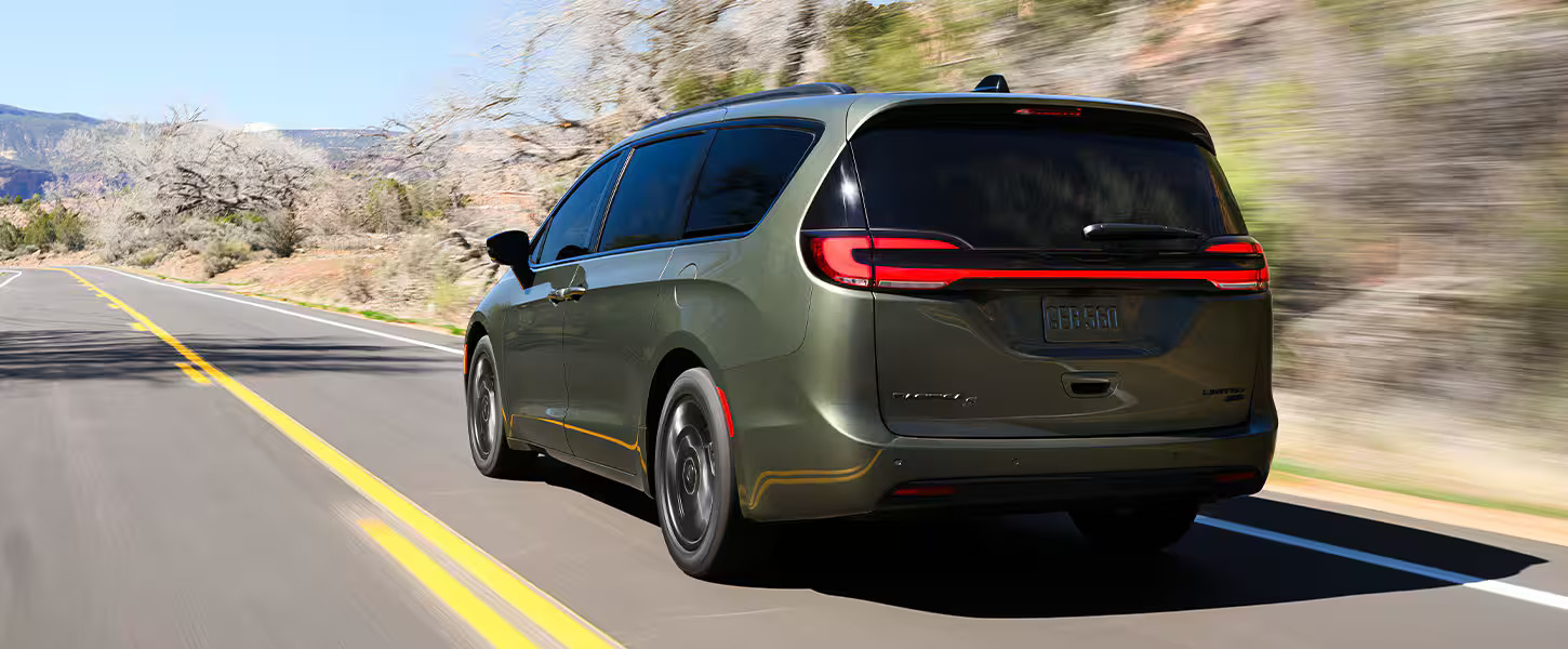 2027 Chrysler Pacifica and 2027 Kia Carnival performance comparison