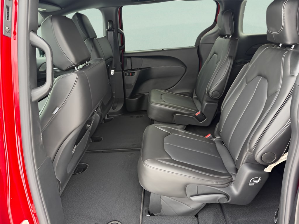 2026 Chrysler Pacifica Select - Photo 17