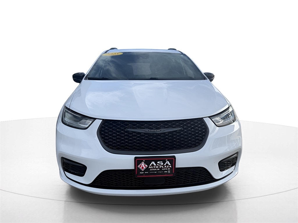 Used 2025 Chrysler Pacifica Limited with VIN 2C4RC1GG1SR535273 for sale in Jackson, Minnesota