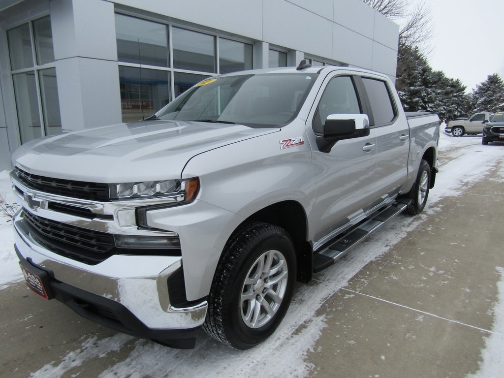 Used 2020 Chevrolet Silverado 1500 LT with VIN 1GCUYDEDXLZ113905 for sale in Jackson, Minnesota