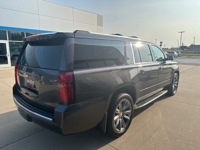 2015 Chevrolet Suburban 1500 LTZ photo 2