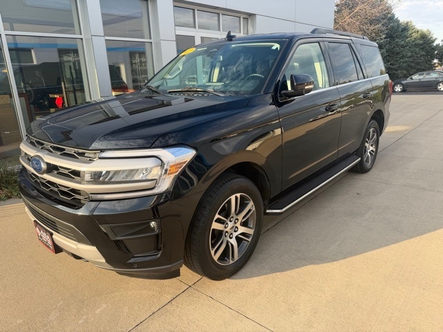 Used 2022 Ford Expedition XLT with VIN 1FMJU1JT9NEA50523 for sale in Jackson, Minnesota