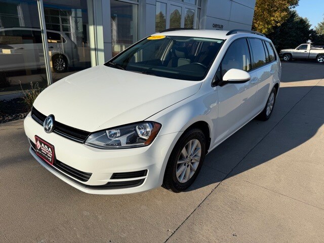 2016 Volkswagen Golf SportWagen TSI Limited TDI SEL photo 2
