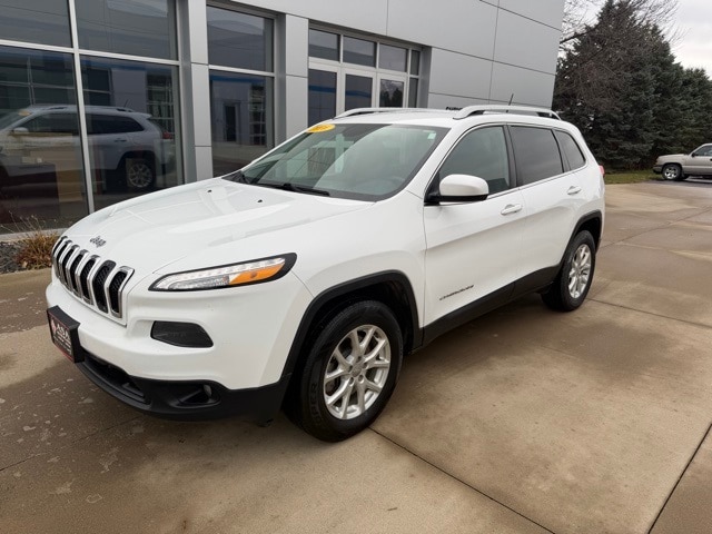 Used 2016 Jeep Cherokee Latitude with VIN 1C4PJMCB0GW196853 for sale in Jackson, Minnesota