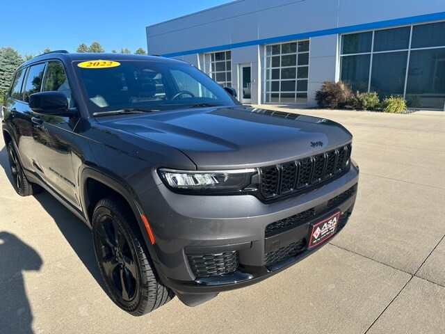 2022 Jeep Grand Cherokee Laredo photo 2