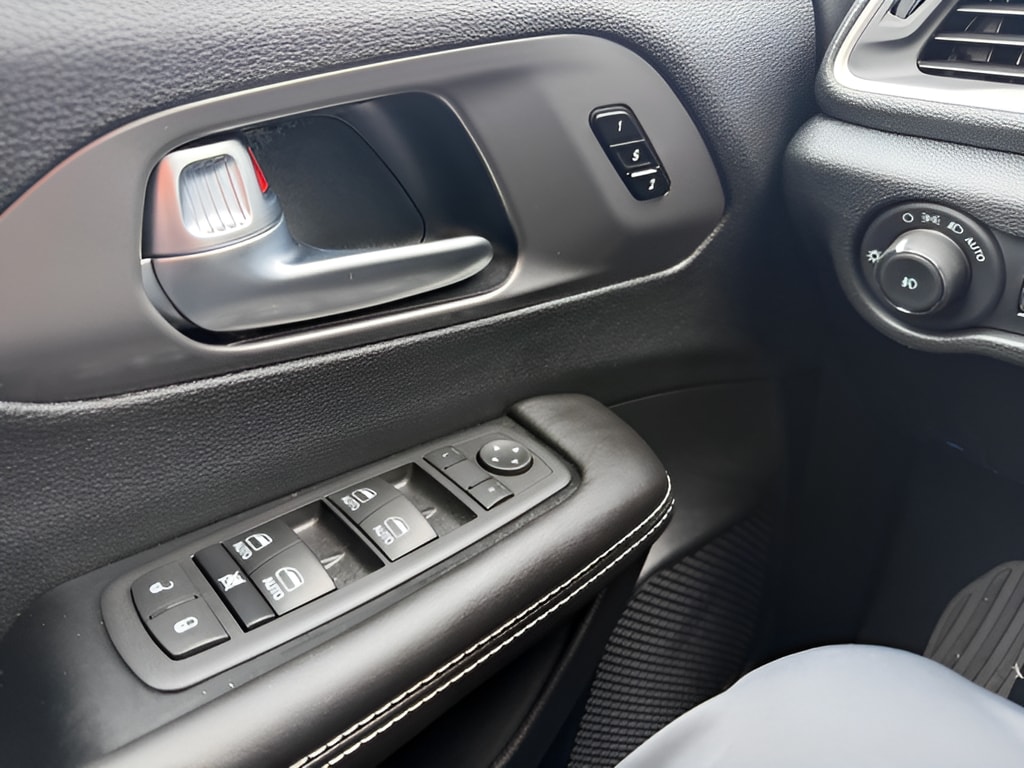 2026 Chrysler Pacifica Select - Photo 25