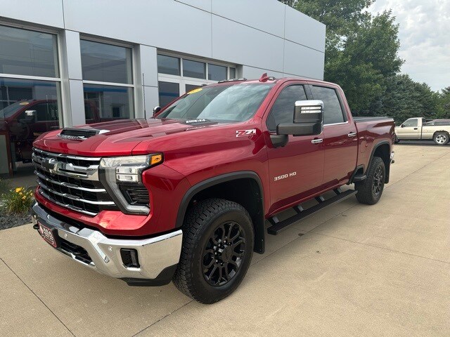 2025 Chevrolet Silverado 3500HD LTZ photo 2