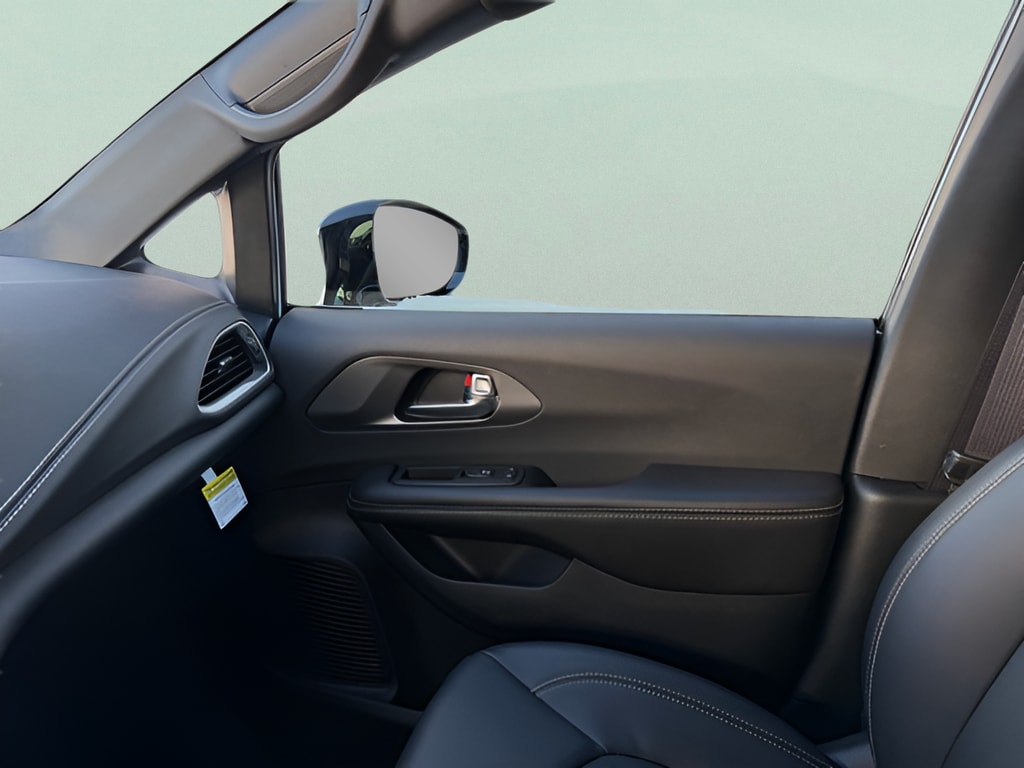 2026 Chrysler Pacifica Select - Photo 18