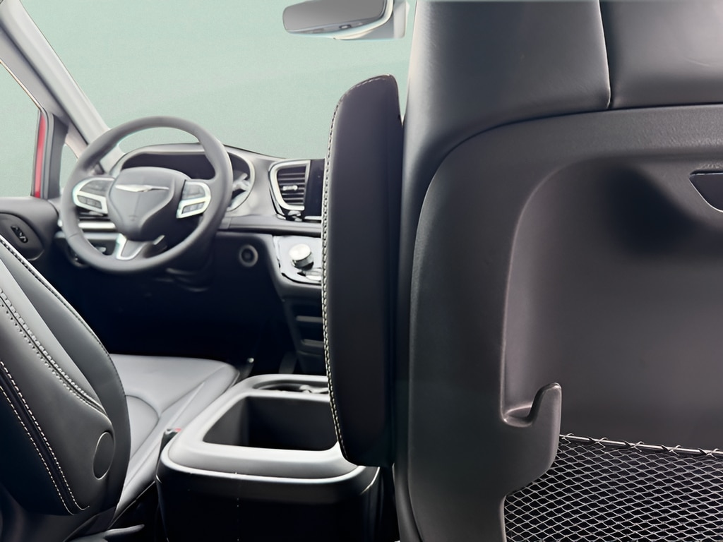 2026 Chrysler Pacifica Select - Photo 14