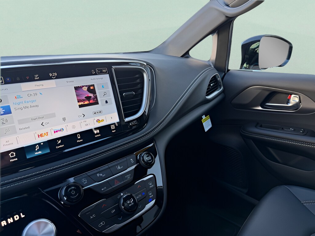2026 Chrysler Pacifica Select - Photo 17